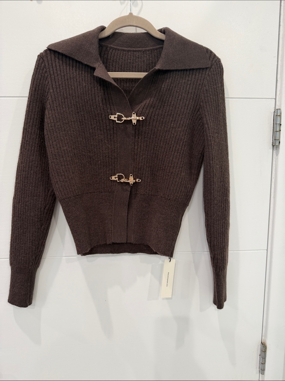 Commense Brown Ribbed Knit Sweater with Decorative Clasps